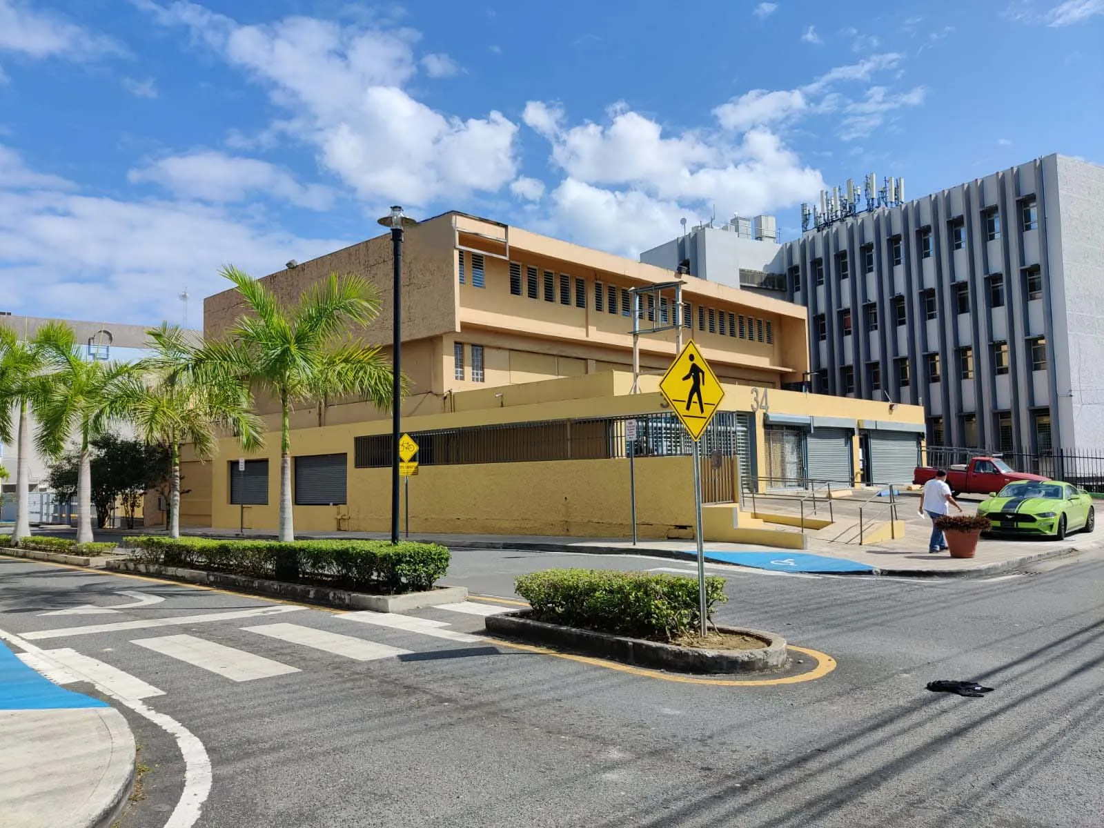 Fachada del edificio de iTech Institute en la PR-167, Bayamón.